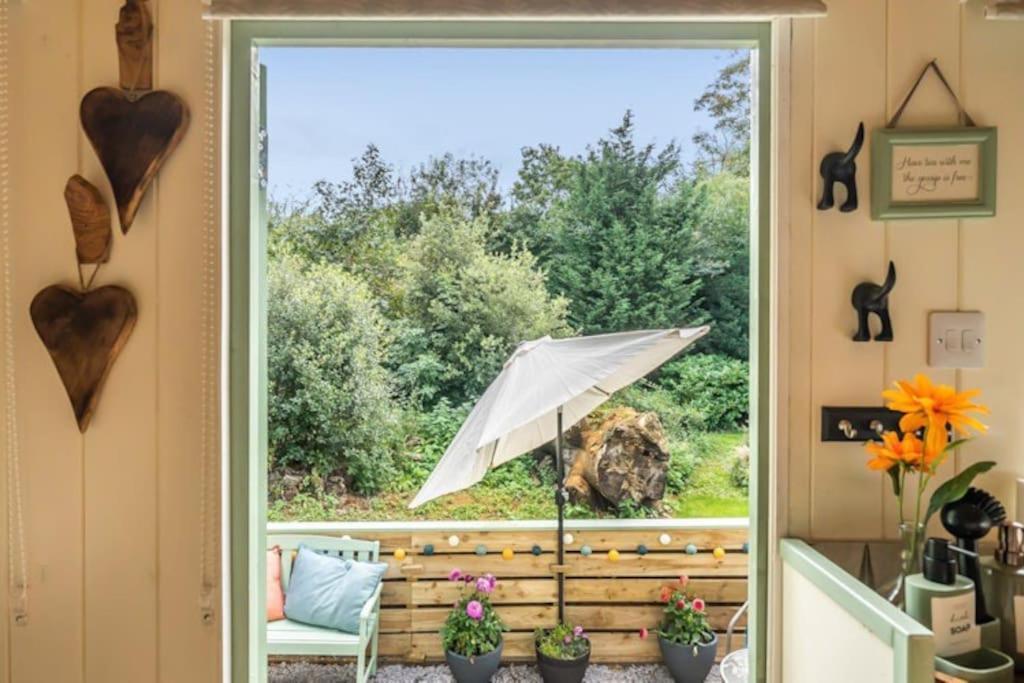 Spinney Retreats - 2 X Unique Shepherds Huts Dog Friendly Northampton Exterior photo