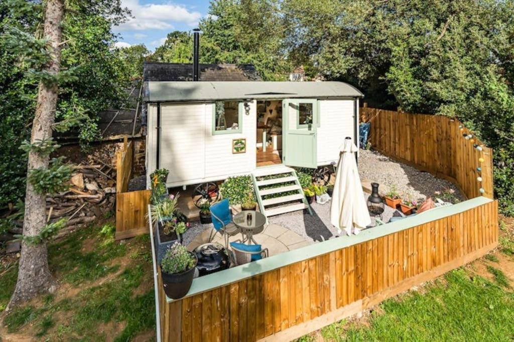 Spinney Retreats - 2 X Unique Shepherds Huts Dog Friendly Northampton Exterior photo